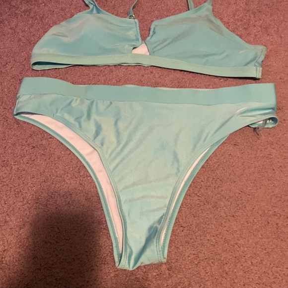 Bikini - Picture 4 of 7